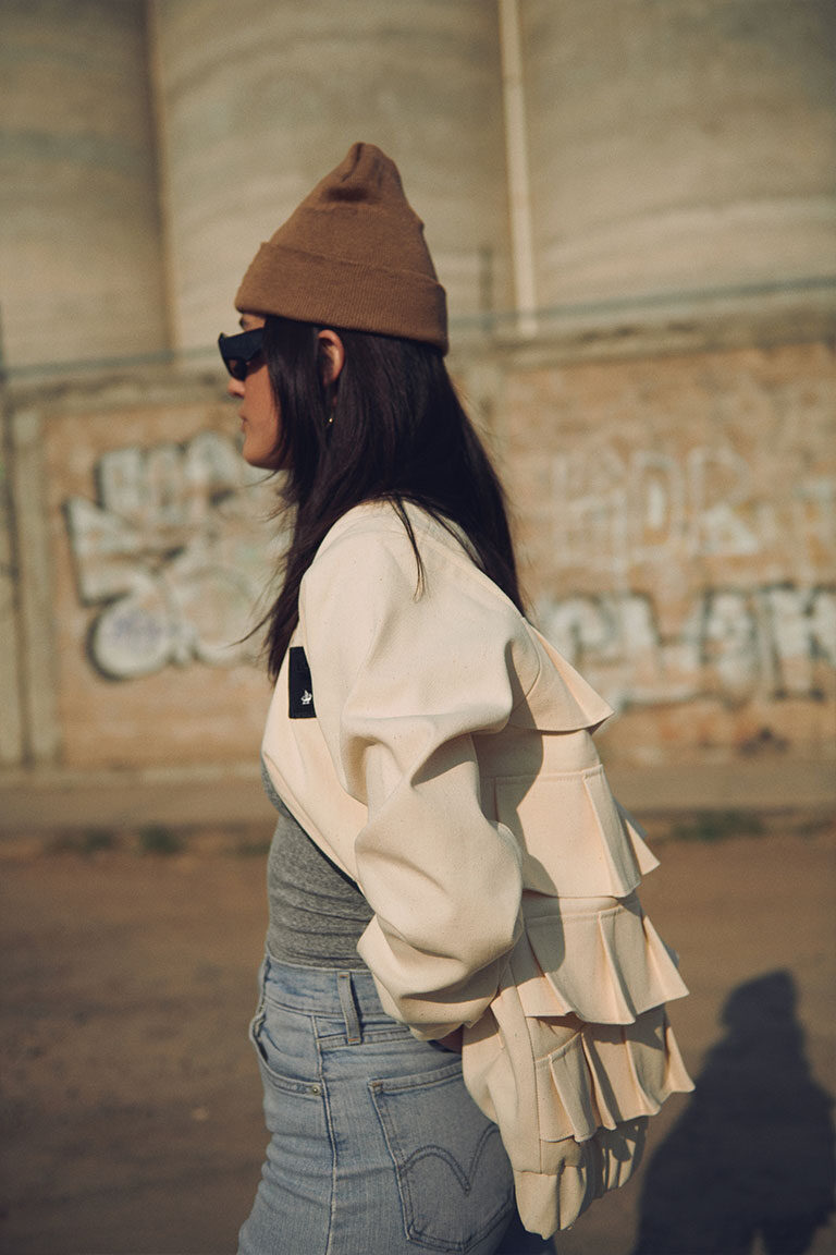 Lobo con piel de oveja Caravana Americana