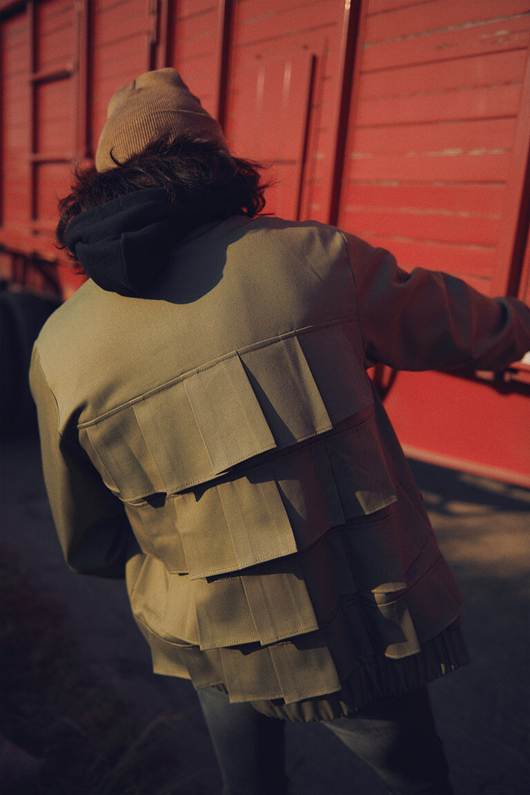 Lobo con piel de oveja Caravana Americana